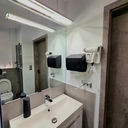 Eddie's Luxury Apartment