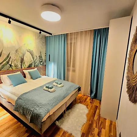 Eddie's Luxury Apartment